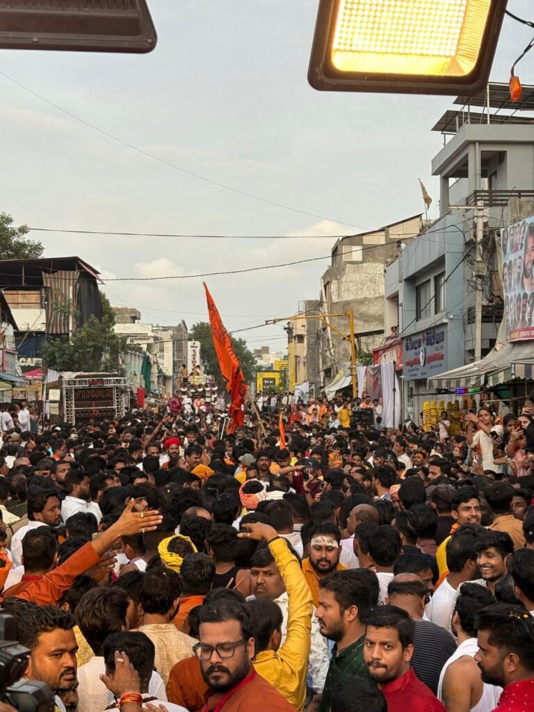 शाही सवारी में शिवमय हुआ इंदौर, भूतेश्वर महादेव बने दूल्हा