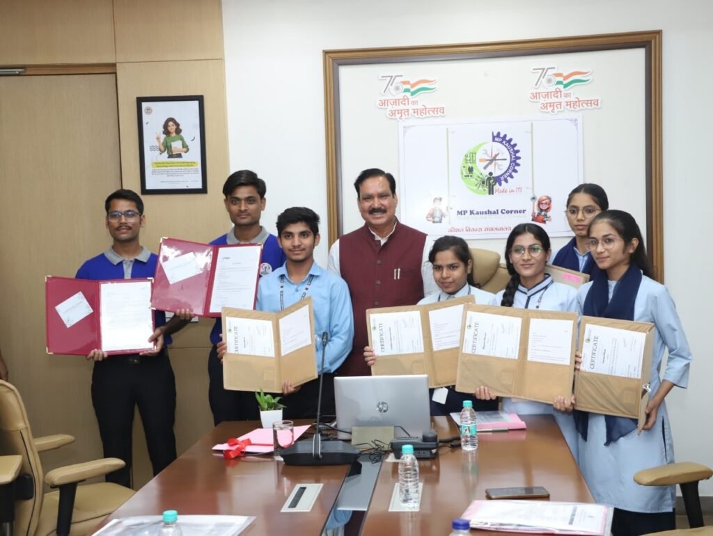 आईटीआई ग्वालियर के 51 युवाओं का अबूधाबी की कंपनी में चयन, कौशल विकास मंत्री टेटवाल ने संवाद कर दी बधाई