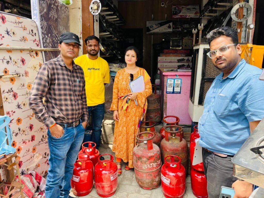 घरेलू गैस सिलेंडरों के व्यावसायिक उपयोग पर खाद्य विभाग का छापा