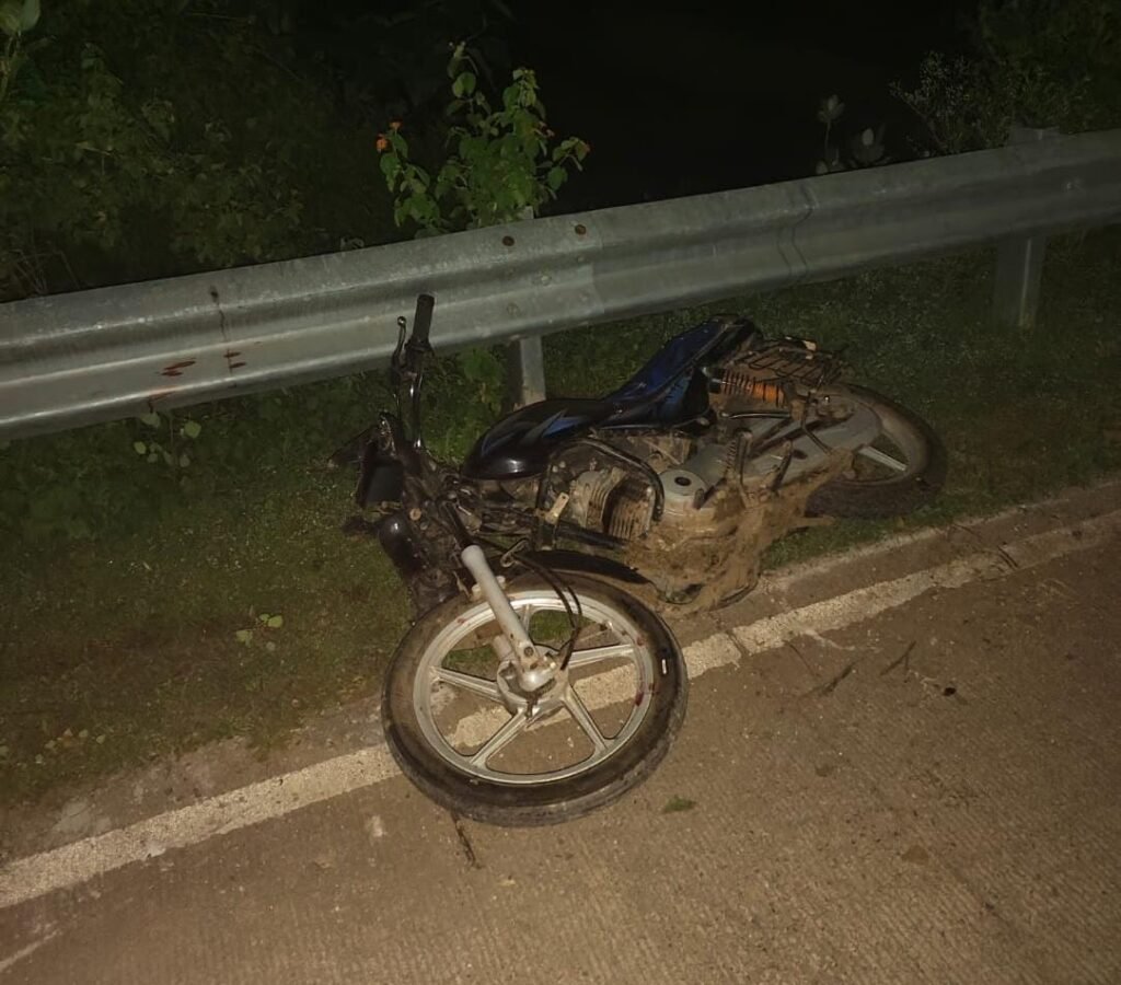 सड़क दुर्घटना में बाइक सवार युवक की मौत