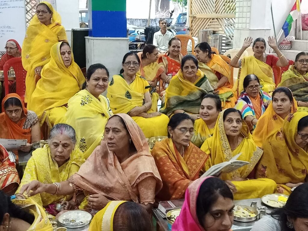 अशोका गार्डन जैन मंदिर में रक्षाबंधन पर 700 श्रीफल एवं 700 अर्घ अर्पित