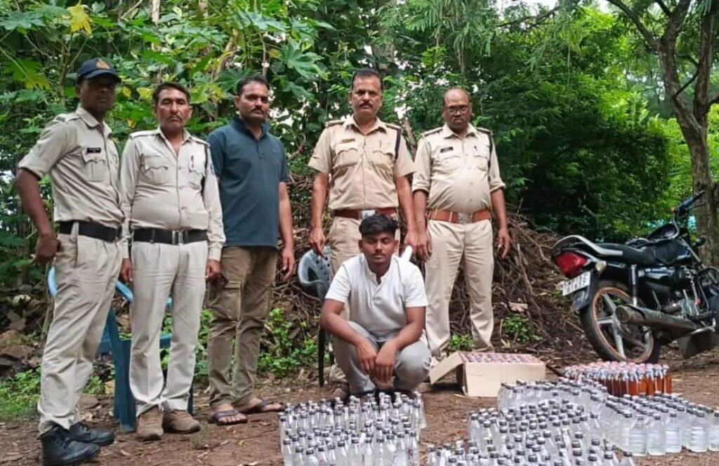 मैहर में दो स्थानों पर पकड़ी गई 134 लीटर शराब