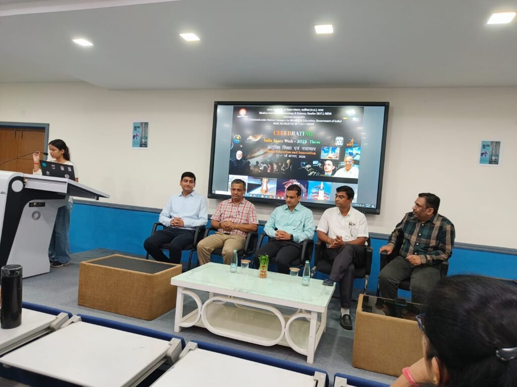 स्पेस वीक में छात्रों ने इसरो वैज्ञानिक से जाने अंतरिक्ष के रहस्य