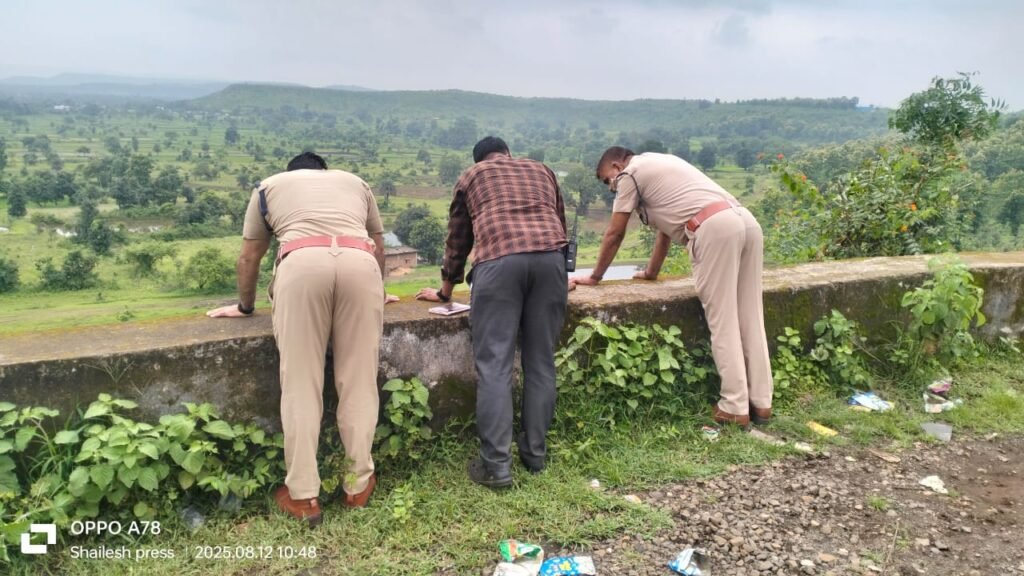 महाराजपुर थाना क्षेत्र के मोहन टोला में मिली अज्ञात महिला की लाश,सनसनी