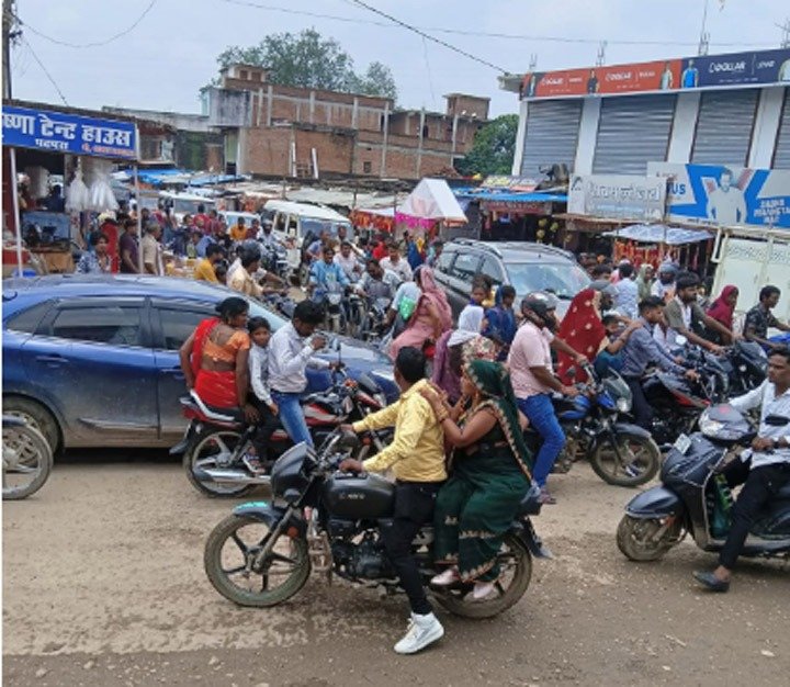 पटपरा चौराहे पर जाम की समस्या गहराई, स्थायी समाधान करो