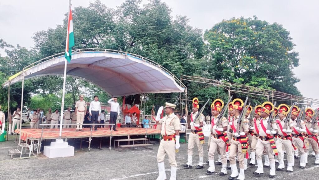 कलेक्टर, एसपी ने देखी स्वतंत्रता दिवस समारोह की अंतिम फुल ड्रेस रिहर्सल