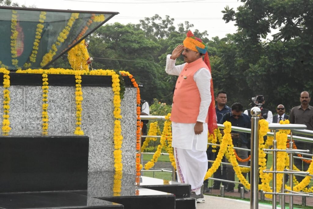 शौर्य स्मारक पर सीएम मोहन यादव ने शहीदों को दी श्रद्धांजलि