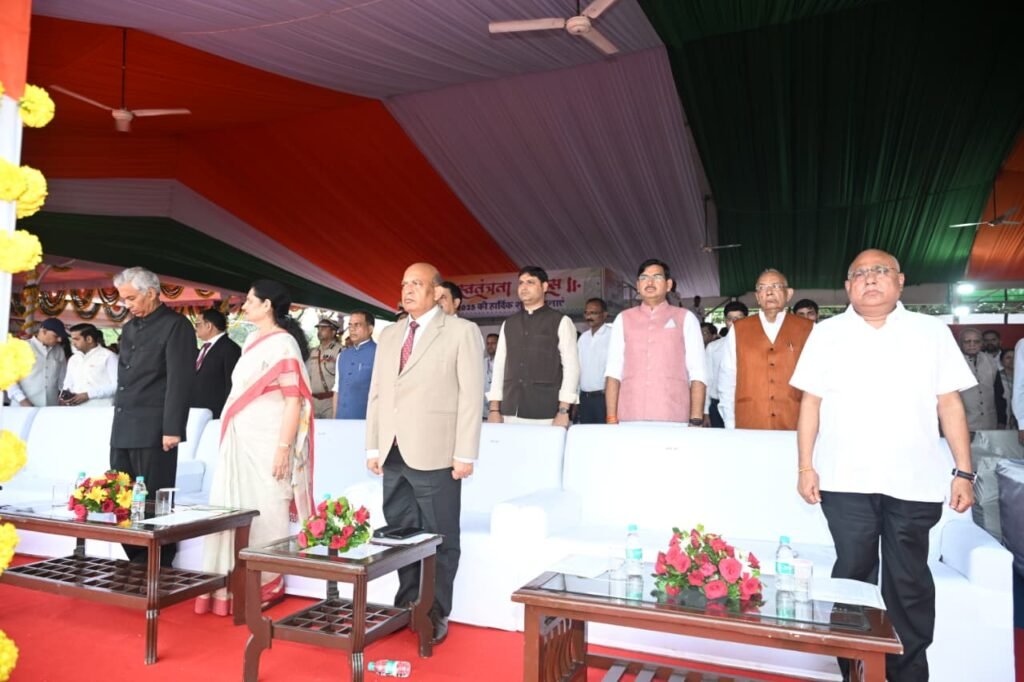 स्वतंत्रता दिवस समारोह के कार्यक्रम में खण्डेलवाल और सोलंकी भी रहे मौजूद