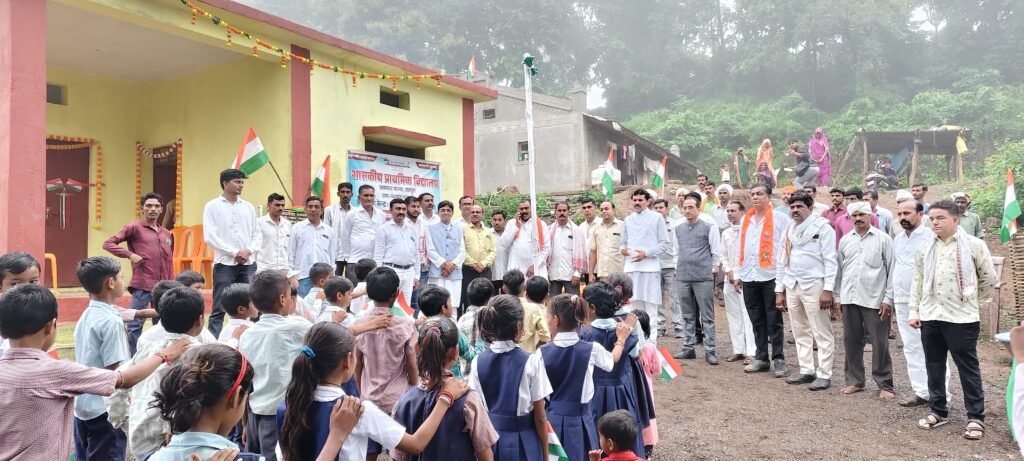 खामघाट में अब झोपडी में नहीं विधायक निधि से बने भवन में लगेगा विद्यालय