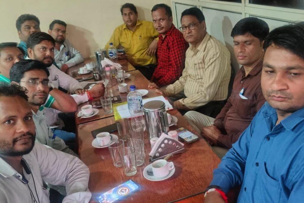 नाराज सहायक राजस्व अधिकारियों ने की बैठक, आंदोलन की तैयारी