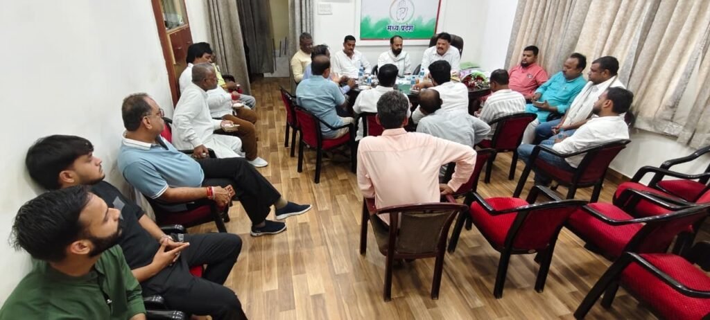 शहर में ठप्प पड़े विकास कार्य, महापौर मौन