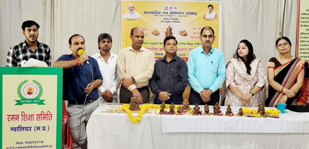 मिट्टी की प्रतिमाएँ हैं पर्यावरण के अनुकूल, जल प्रदूषण से बचाती हैं-नरोत्तम