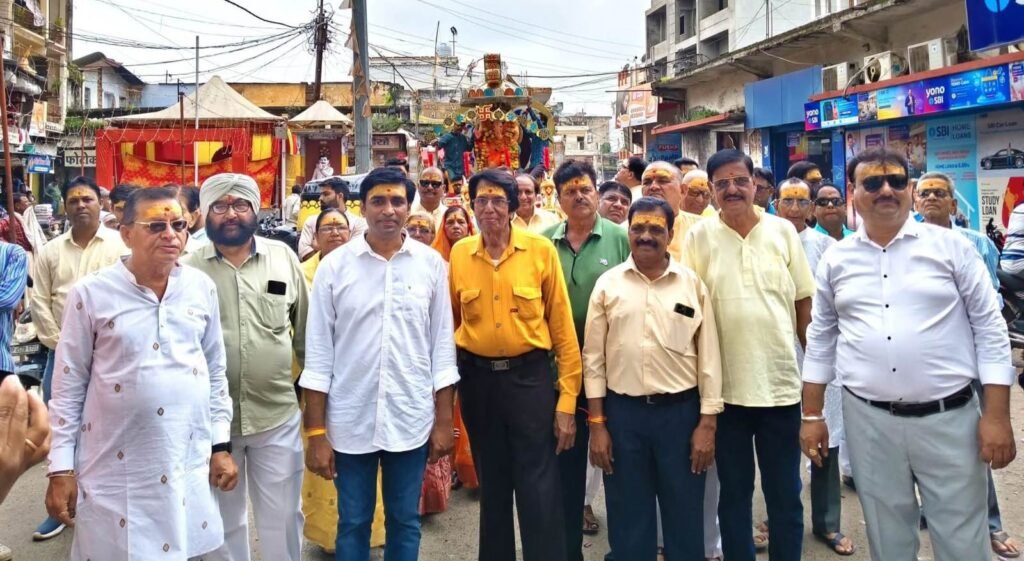 गणेश उत्सव का उल्लास, घरों और पांडालों में विराजे गणपति बप्पा