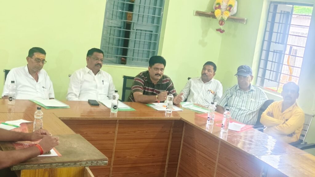घुघरी के विकास को लेकर विधायक नारायण सिंह पट्टा की मौजूदगी में बैठक