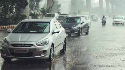 छाए रहे बादल और रात को फिर तेज बारिश, दिनभर रिमझिम