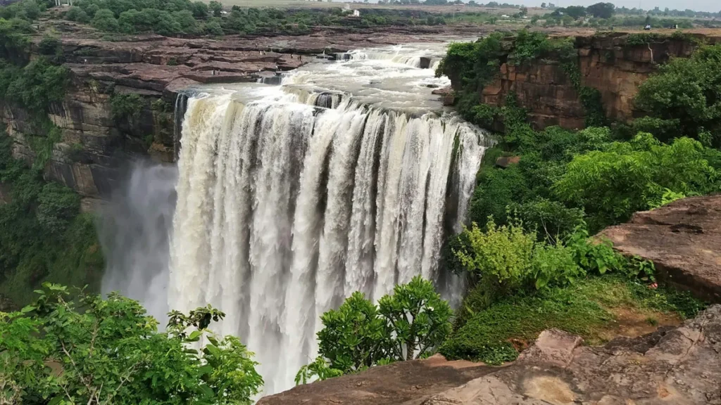 क्योटी वॉटरफॉल में मिले मां-बेटी के शव