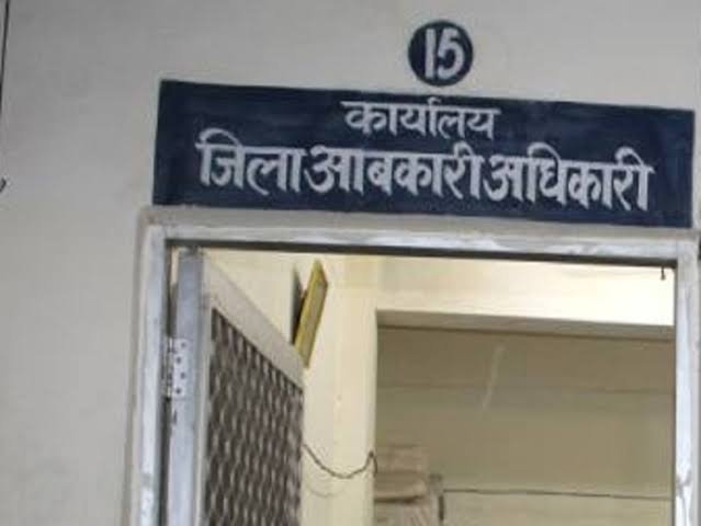 बीमारी से परेशान आबकारी विभाग के भृत्य ने लगाई फांसी,मौत 