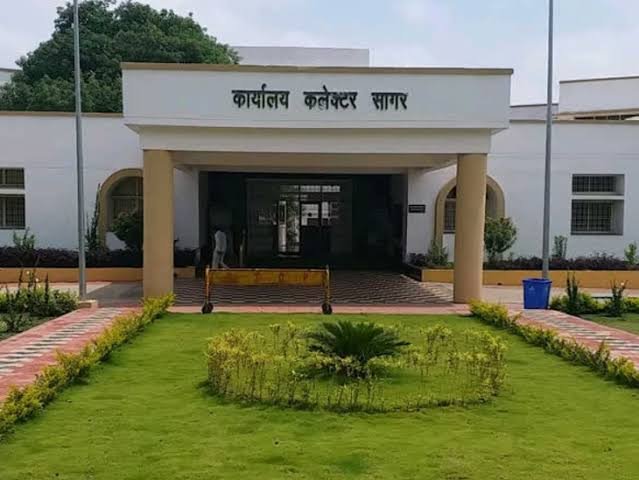 समय सीमा में कार्य निपटाने में लापरवाही, पंचायत सचिवों पर जुर्माना