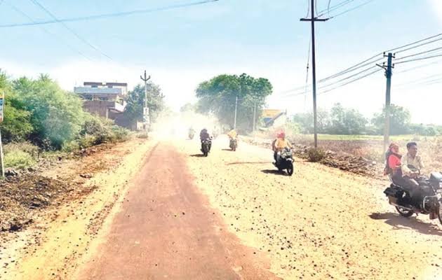 धीमी गति से बन रही फोरलेन सड़क से ग्रामीणों में रोष, आए दिन हो रहे हादसे