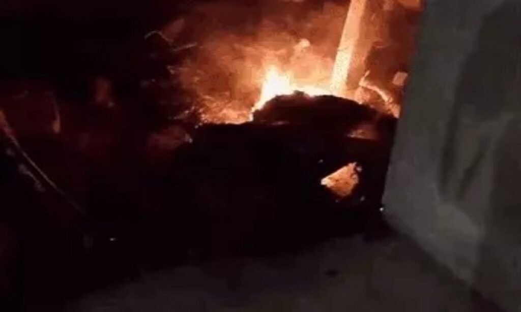 महिला और तीन साल की बेटी जिंदा जल गईं