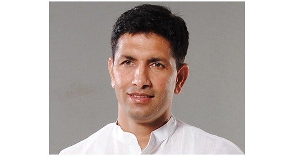 पटवारी ताकत दिखा रहे, बड़े नेताओं को लड़ने से फुर्सत नहीं