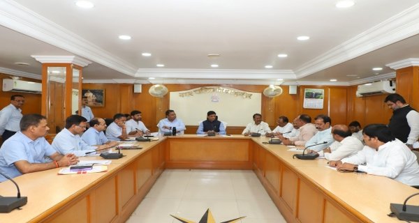 MIC: नर्मदा चरण-4-आइकॉनिक बिल्डिंग को हरी झंडी, पार्षद कादरी की बर्खास्तगी का प्रस्ताव पारित