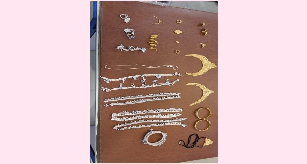 महिला चोर पकड़ाई, 12 लाख का माल बरामद