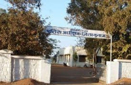 म्‍याना पुलिस ने जंगल से पकड़े 8 जुआरी