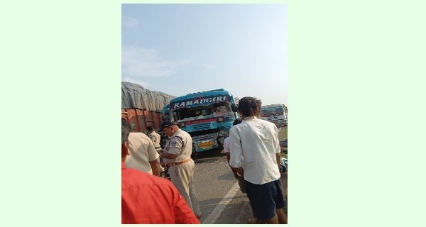 बस की टक्कर से बाइक सवार 2 की मौत