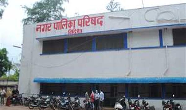 स्वतंत्रता संग्राम सेनानियों की स्मृति में पट्टिकाएं लगाने की मांग