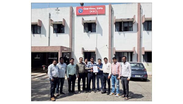 41 दिन से हड़ताल पर मनरेगा के उपयंत्री,काम पर असर