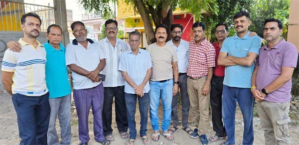 पॉश कॉलोनियों में पेयजल संकट: एक साल से जूझ रहे रहवासी, नपा से नाराज