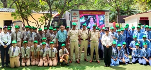 दिल्ली यातायात पुलिस की अनोखी मुहिम, सड़क सुरक्षा संदेश को लेकर 762 छात्र प्रशिक्षित