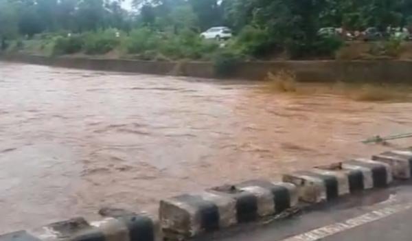 सरगुजा में फिर टूटा बांध, फसल बर्बाद होने की आशंका