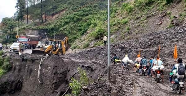 बदरीनाथ मार्ग पर भूधंसाव का संकट गहराया