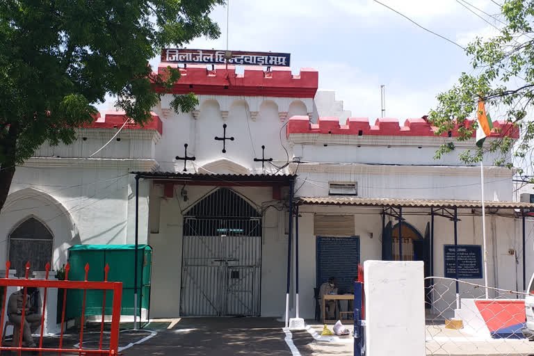 दीवार फांद कर जेल से भाग निकला बंदी, हत्या के मामले में था बंद