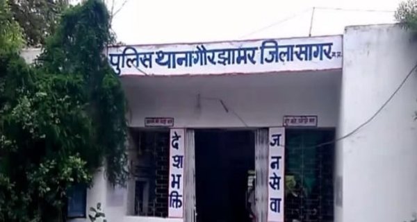 बंदूक की नोंक पर चालक को बंधक बनाकर लूट ले गए पार्सल ट्रक