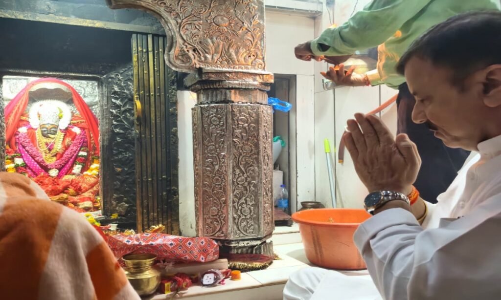 स्कूल शिक्षा मंत्री  उदय प्रताप सिंह ने किये मां शारदा देवी के दर्शन