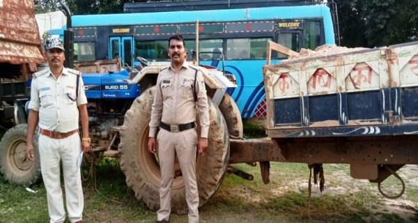अवैध रेत परिवहन करते दो ट्रैक्टर जब्त