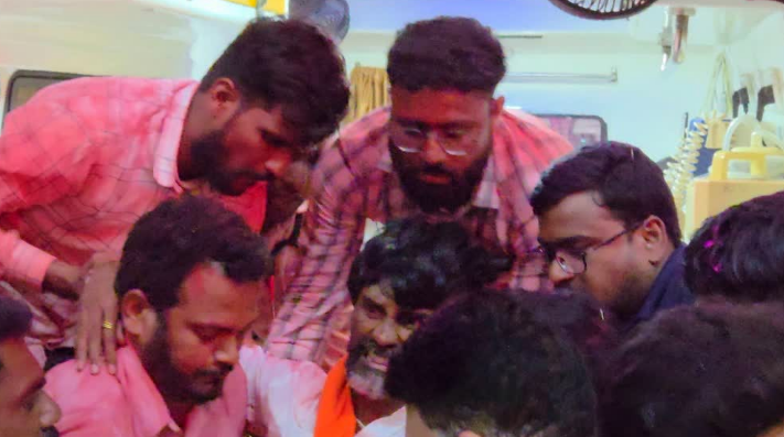 मराठा आरक्षण पर अनशन जारी: मनोज जरांगे की सेहत बिगड़ी, डॉक्टरों ने बेड रेस्ट की सलाह दी