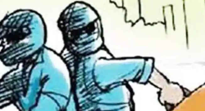 दिल्ली में पकड़े गए लुटेरा व दो झपटमार, नकदी, मोबाइल व बाइक बरामद