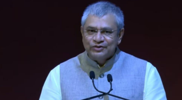 केंद्रीय मंत्री वैष्णव का वैश्विक निवेशकों को आमंत्रण, कहा- ‘भारत आएं, सेमीकंडक्टर उद्योग में निवेश करें’