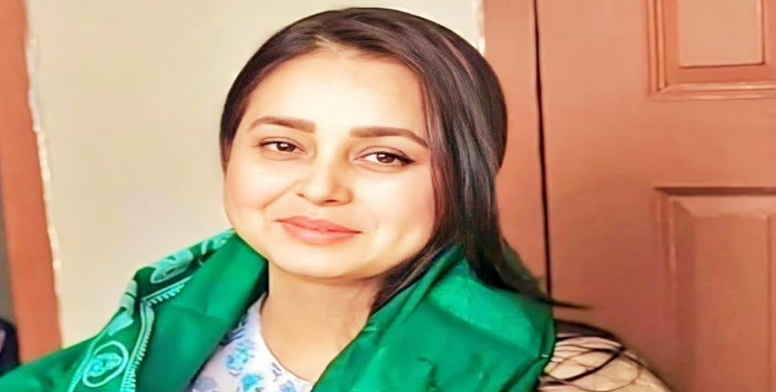 तेजस्वी की सीट पर दूसरे नेता के बैठने पर रोहिणी आचार्य की तीखी प्रतिक्रिया, सोशल मीडिया पर छिड़ी सियासत