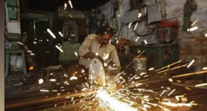 सेवा क्षेत्र में अगस्त में 15 साल की सबसे बड़ी तेजी