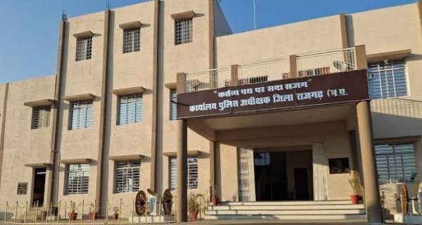 थाना प्रभारियों के थानों की अदला-बदली