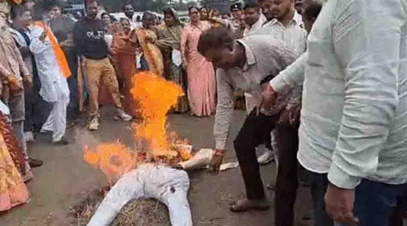 कांग्रेस -भाजपा के बीच टकराव टला, भाजपा ने फूंका राहुल का पुतला