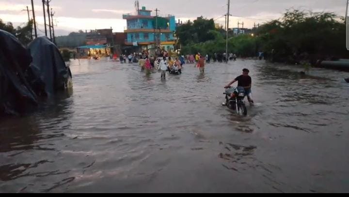 सागरताल में बाढ़, बाइक सवार बहे
