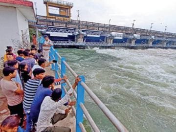 आज देर रात खुलेंगे तिघरा बांध के गेट