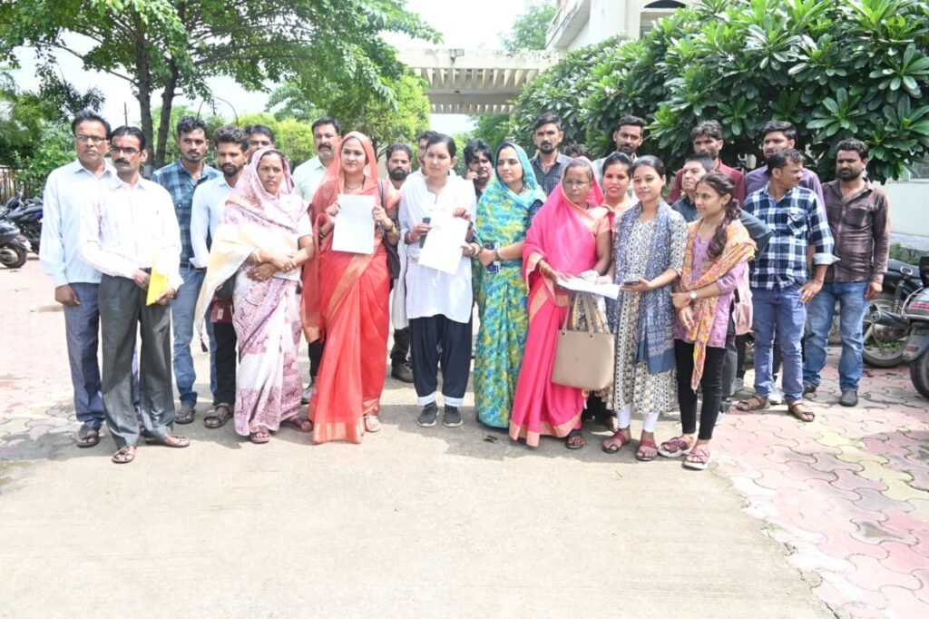 सहकारिता समिति सदस्य नाराज: मानदेय व कमीशन बढ़े