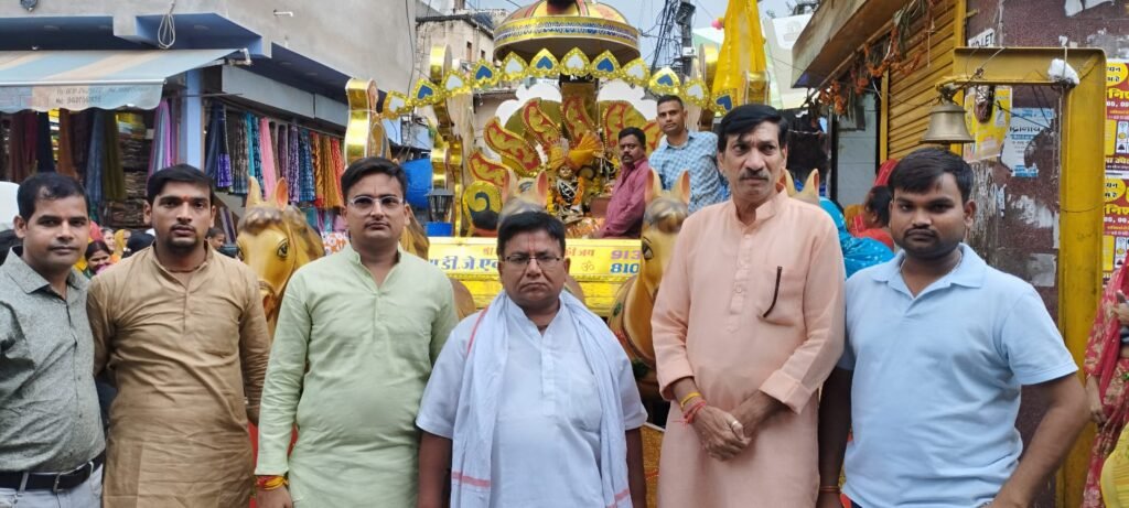 जलझूलनी एकादशी पर मुरार में निकला भगवान का डोल
